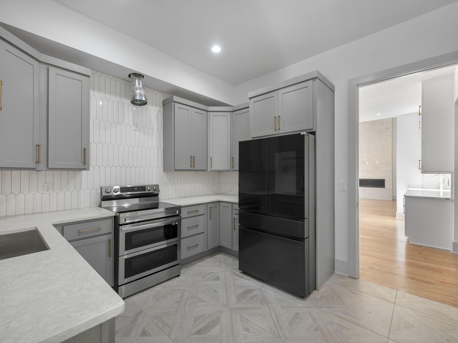 Vining Modern Living - Image 5