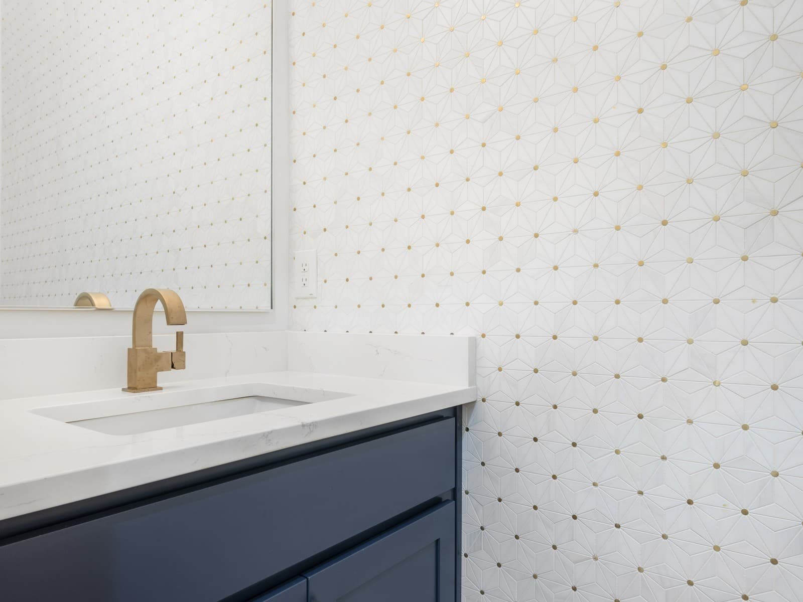 Vining Modern Living - Image 7