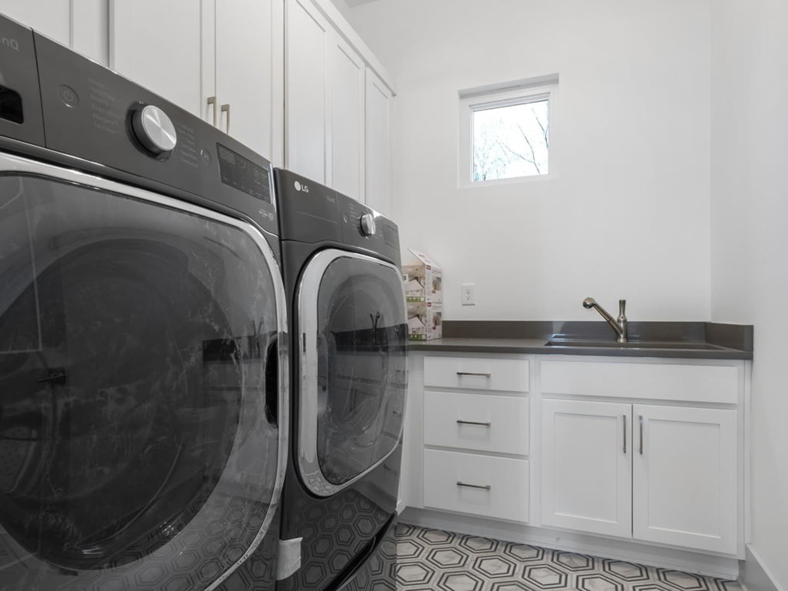 Vining Modern Living - Image 8